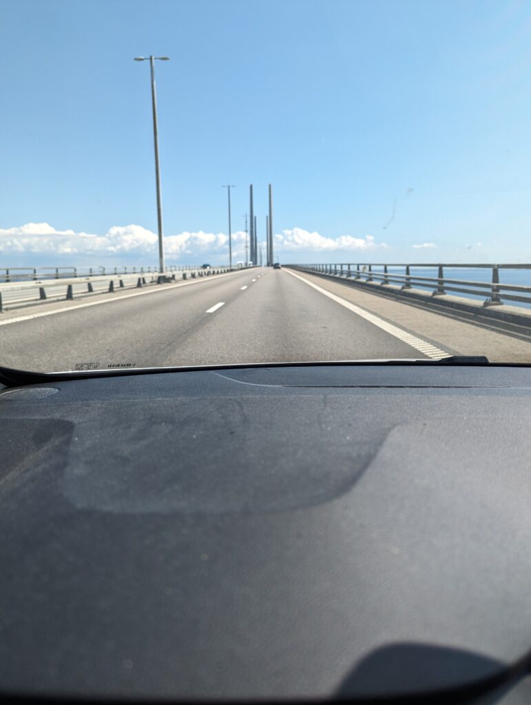 Fahrt auf der Brücke Kopenhagen-Malmö