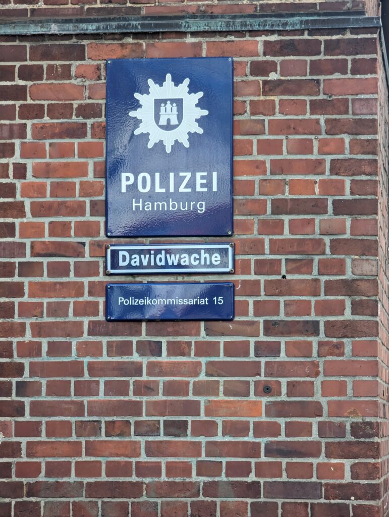 Schild der Polizeiwache 'Davidwache'