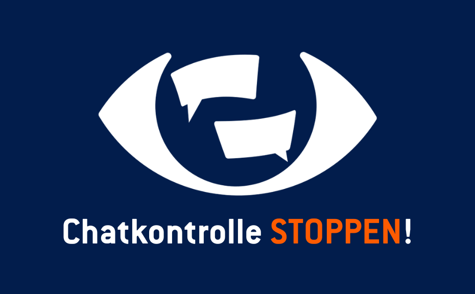 Logo der Aktion Hintergrund dunkelblau. Oben ein ein weiß stilisiertes Auge, in der Pupille zwei Darstellungen eines Chatfensters ohne Inhalt. Darunter der Schriftzug Chatkontrolle STOPPEN! Das Wort stoppen ist in orange geschrieben.
